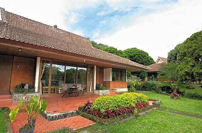 ホテル The Buyan Bedugul 5*