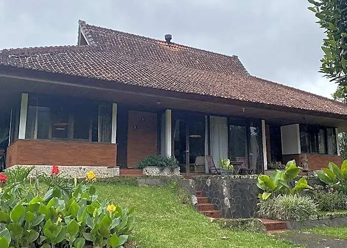 ホテル The Buyan Bedugul